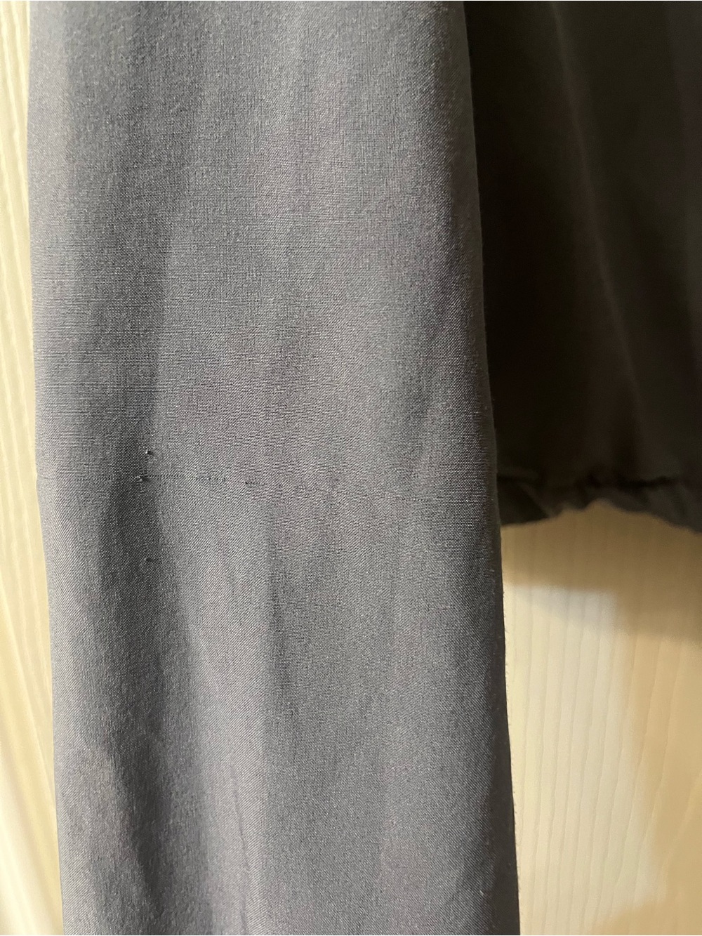 🛍️Victoria's Secret Sport Medium Gray Hooded Lightweight Zip Jacket - Picture 3 of 3